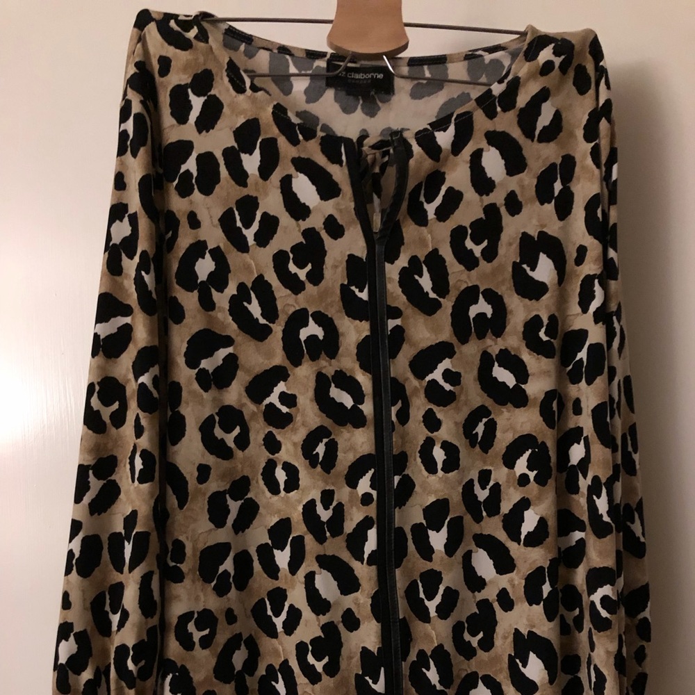 Liz Claiborne Animal print top